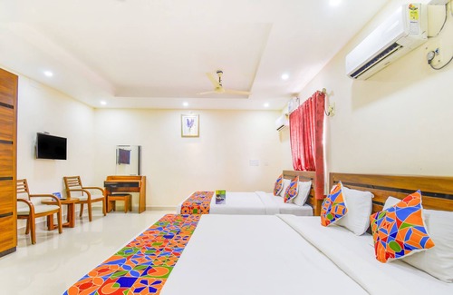 Nanganallur Hotel | FabHotel Sri Krishna Residency Airport