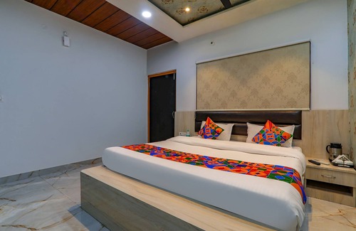 Mahmoorganj Hotel | Fabhotel Super 3 Premium