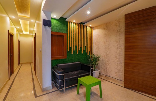 Mahmoorganj Hotel | Fabhotel Super 3 Premium