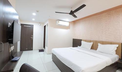 Ahmedabad Hotel | FabHotel The Heaven