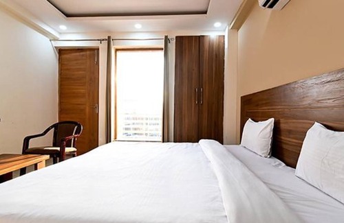 Sector 51 Hotel | Fabhotel The Holy House