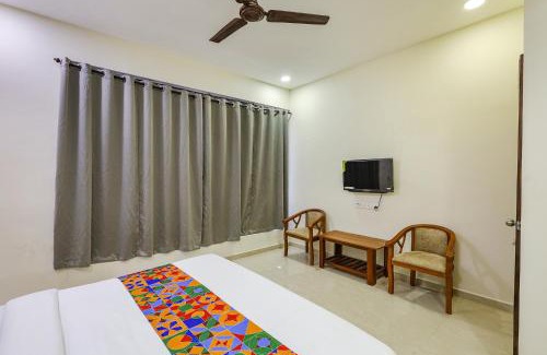 T Nagar Hotel | FabHotel The Luxe Inn - Nr Valluvar Kottam Monument & CMBT Metro Station