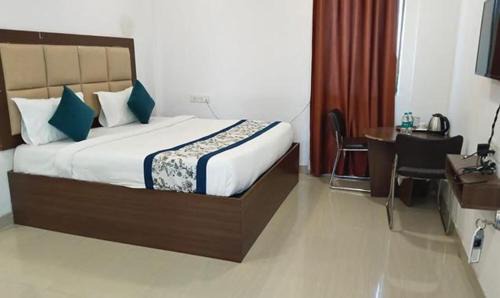 Shamshabad Hotel | FabHotel VSR International