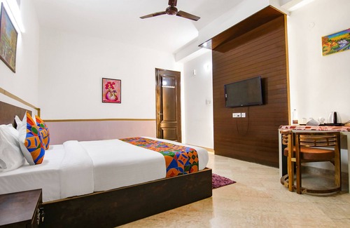 Sector 51 Hotel | Fabhotel Water Vibe