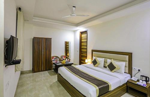 Dwarka Hotel | FabHotel White House BNB - Nr Yashobhoomi Convention Centre