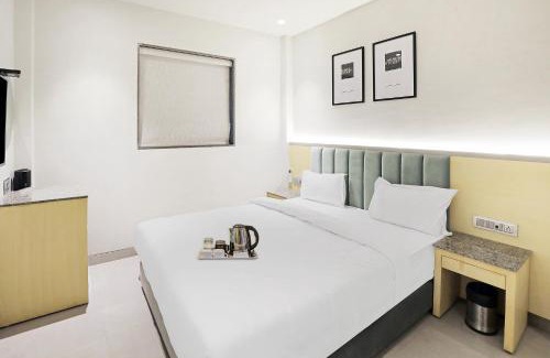 Bhopal Hotel | FabHotel Yellow Courtyard