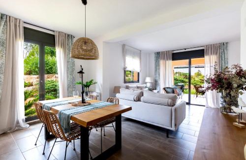 Bonmont Terres Noves House | Fabuloso Birdie 8 : entre mar y montañas