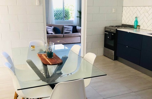 Railway Estate House | Fabulous 2BR Townsville city fringe stay.