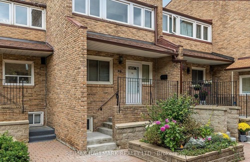 Scarborough House | Fabulous 3-bedroom townhome in Toronto