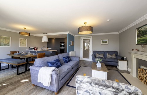 Leven Cottage | Fabulous 3 bedroomed apartment in the heart of Elie
