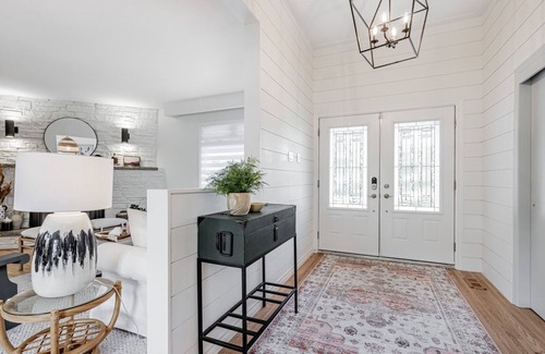 Lagoon City House | Fabulous 4 bedroom Waterfront Property-steps to your rink!