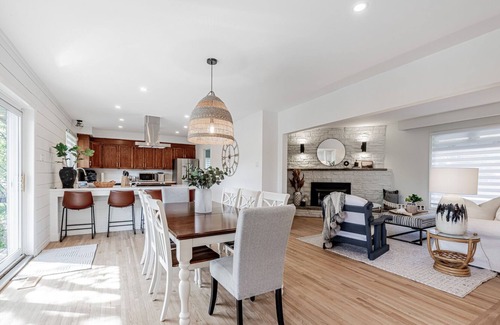 Lagoon City House | Fabulous 4 bedroom Waterfront Property-steps to your rink!