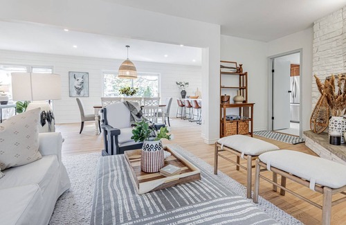 Lagoon City House | Fabulous 4 bedroom Waterfront Property-steps to your rink!