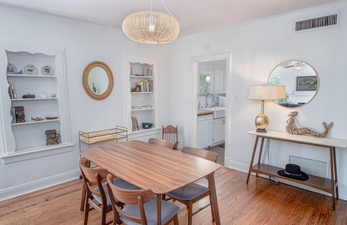 Mahncke Park House | Fabulous 4 BR w/Fire Pit & Hot Tub Near Downtown