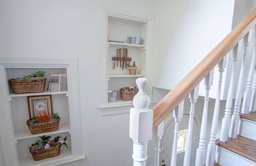 Mahncke Park House | Fabulous 4 BR w/Fire Pit & Hot Tub Near Downtown