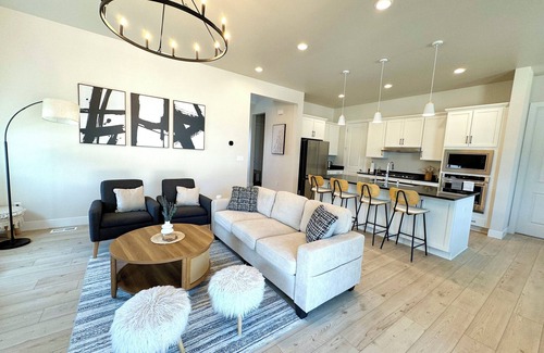 Riverton House | Fabulous 5 Bedrooms - New house with games room in Riverton