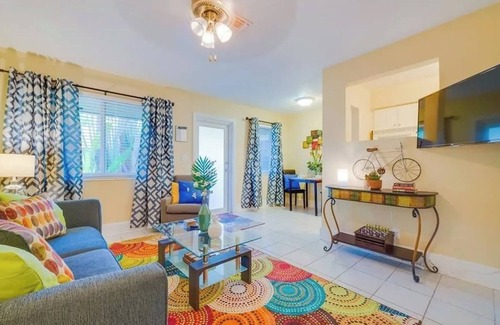 Middle River Terrace Apartment | Fabulous apartment with AC in sunny Fort Lauderdale