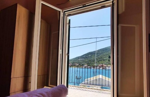 Evgiros Apartment | Fabulous apt. w breakfast near the sea