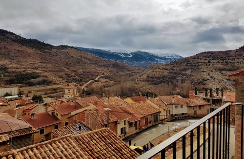 Camarena de la Sierra House | Fabulous apartment in Camarena de la Sierra. Ski resort Javalambre Aramón