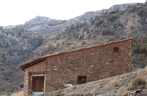 Camarena de la Sierra House | Fabulous apartment in Camarena de la Sierra. Ski resort Javalambre Aramón