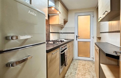 Rhondda Cynon Taff Apartment | Fabulous Fiery Flat w/body shower - Tylorstown