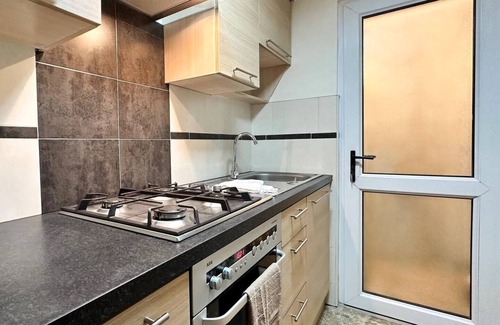 Rhondda Cynon Taff Apartment | Fabulous Fiery Flat w/body shower - Tylorstown