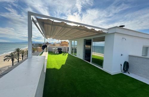 Salou City Centre Apartment | Fabulous front sea penthouse