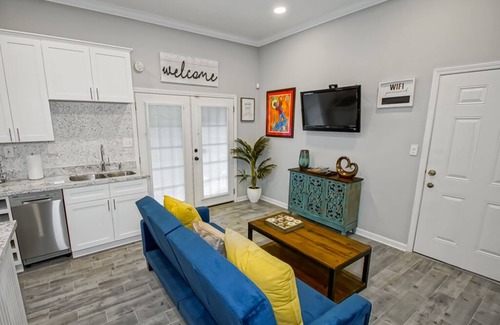 Old Aurora Apartment | Fabulous Gated Space only 4 miles from downtown