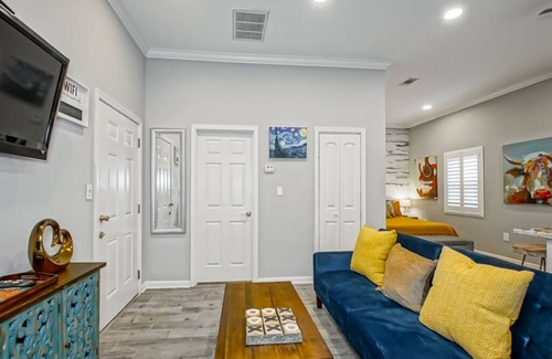 Old Aurora Apartment | Fabulous Gated Space only 4 miles from downtown