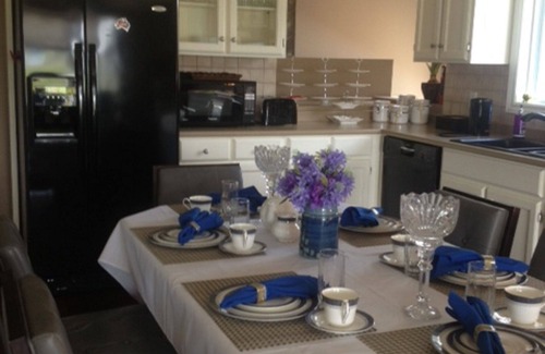 Niagara-on-the-Lake House | Fabulous Guesthouse B & B Located In The Heart Of Vineyard Country!