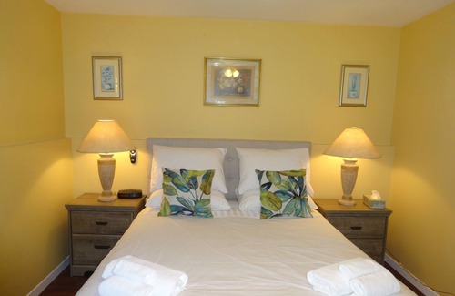 Niagara-on-the-Lake House | Fabulous Guesthouse B & B Located In The Heart Of Vineyard Country!