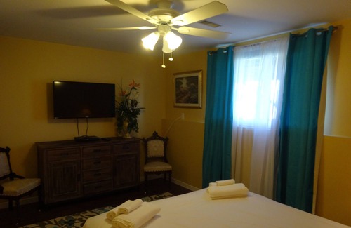 Niagara-on-the-Lake House | Fabulous Guesthouse B & B Located In The Heart Of Vineyard Country!