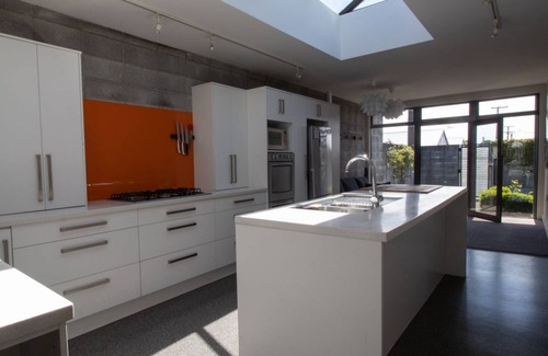 Fitzroy House | FABULOUS IN FITZROY COMFORTABLY SLEEPS TEN GUESTS
