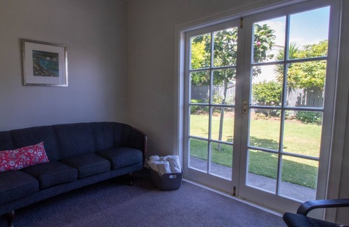 Fitzroy House | FABULOUS IN FITZROY COMFORTABLY SLEEPS TEN GUESTS