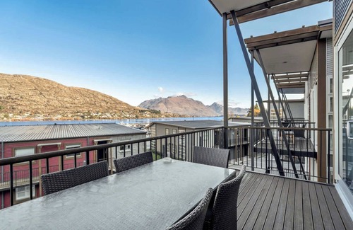 Frankton Apartment | Fabulous Lakeside Marina 2 Bedroom