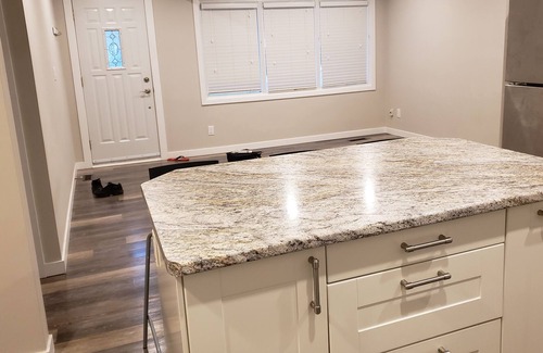 Lakeport House | Fabulous Niagara Home with Free Parking !!!!
