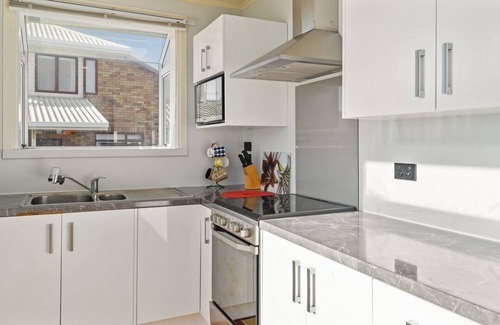 Papamoa Beach House | Fabulous Ocean and Reserve Views - Papamoa Beach