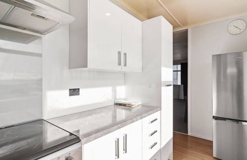 Papamoa Beach House | Fabulous Ocean and Reserve Views - Papamoa Beach