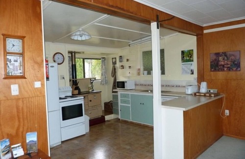 Turangi House | Fabulous River Retreat 3 bedroom bach