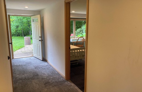 Duluth Apartment | Fabulous studio with WiFi in charming Duluth
