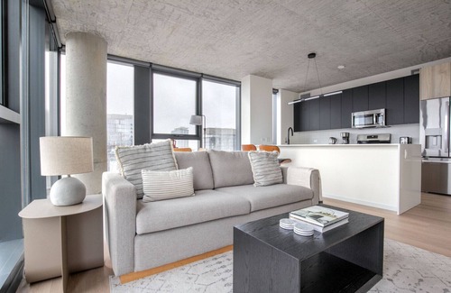 West Loop Apartment | Fabulous West Loop 2BR w/Rooftop & Dog Wash, nr L, by Blueground