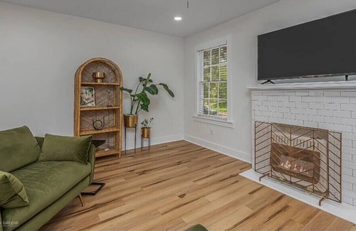 Caddo Heights-South Highlands House | Fabulously Furnished Forest - Luxury MCM Getaway