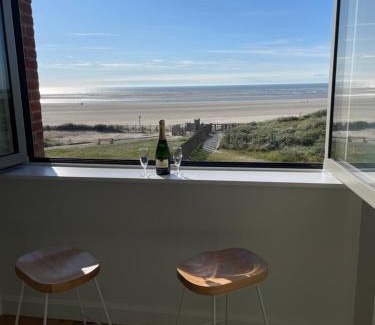 Berck-sur-Mer Apartment | FACE MER PIEDS DANS L'EAU DUPLEX 4 Chambres 155 M2 8-12 personnes