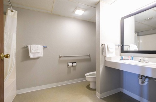 Monroe City Hotel | FairBridge Inn Express, Monroe City