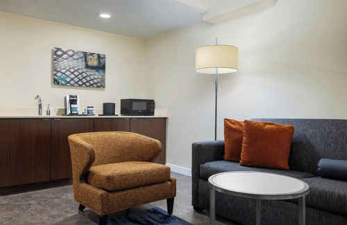 Herndon Hotel | Fairfield by Marriott Inn & Suites Herndon Reston