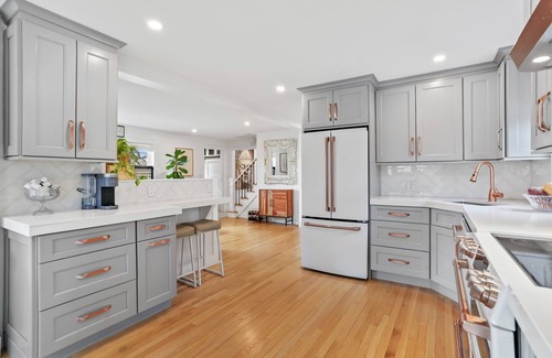 Fairfield House | Fairfield Downtown Impeccable! Wifi, Open, Cheery, AC, Patio, Deck, 3 Beds!