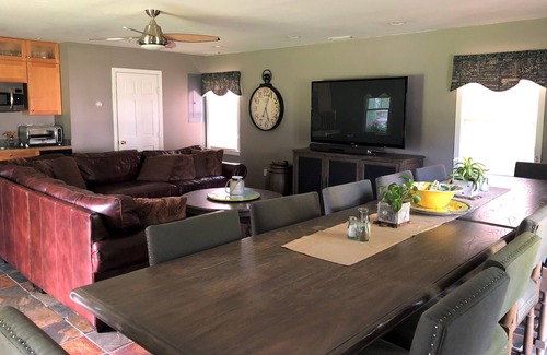 Fairfield Cottage | Fairfield In-Town/Beach Area "Story-Book" Cottage with Pool