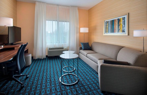East Syracuse Hotel | Fairfield Inn and Suites by Marriott Syracuse Carrier Circle