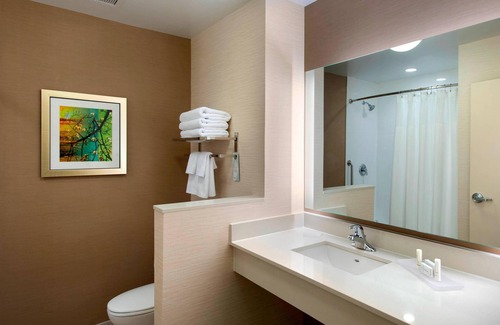 East Syracuse Hotel | Fairfield Inn and Suites by Marriott Syracuse Carrier Circle