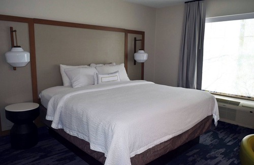 Austintown Hotel | Fairfield Inn and Suites by Marriott Youngstown Austintown